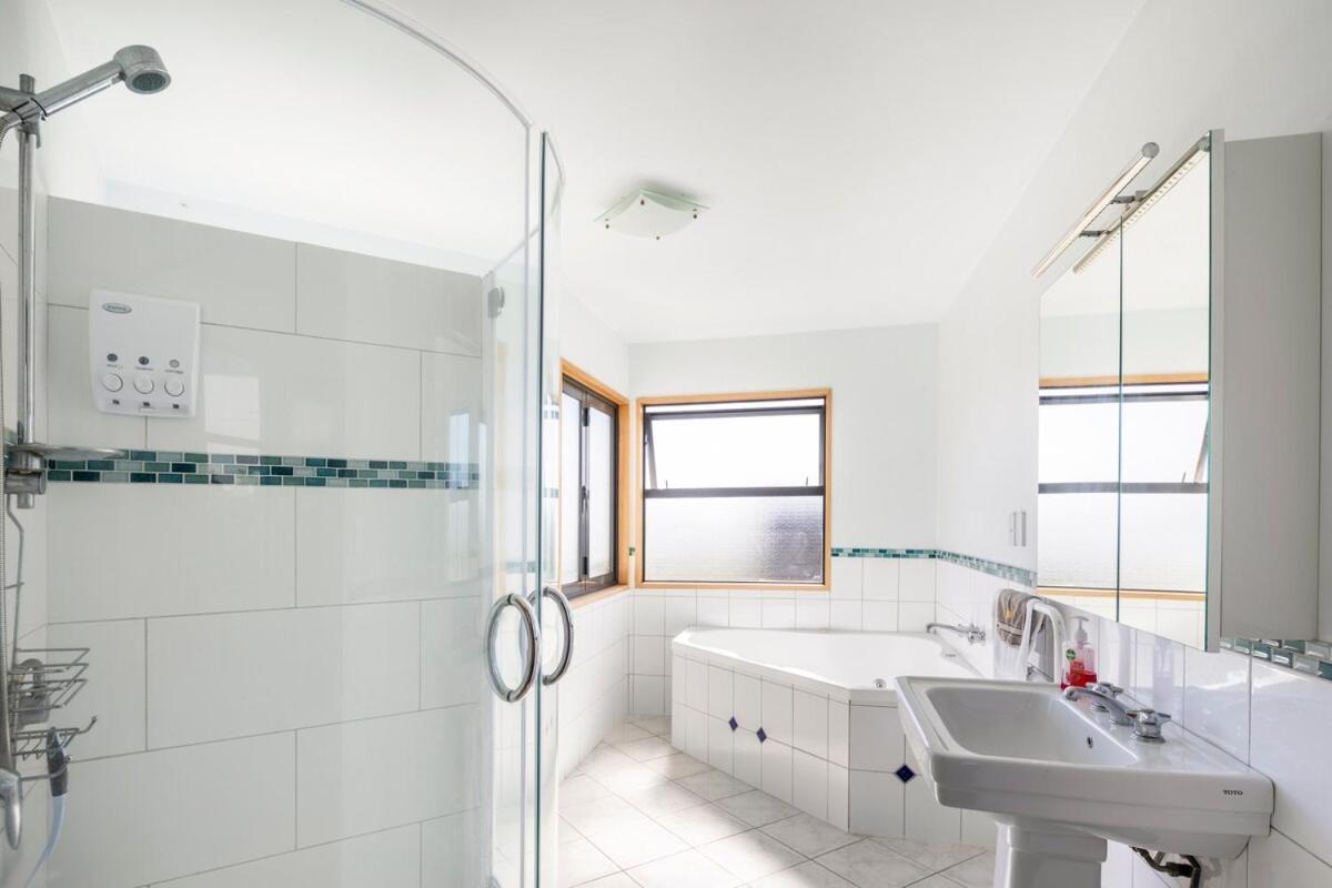Spacious Modern Executive *
