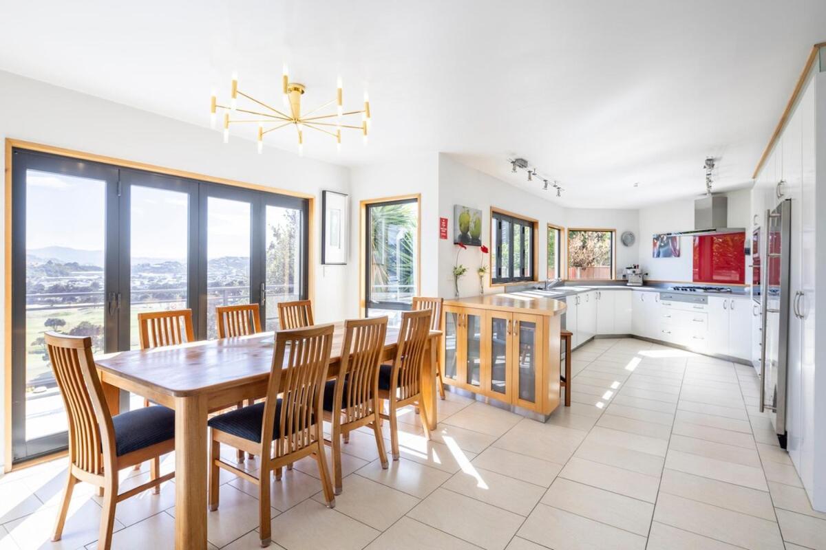 Spacious Modern Executive Holiday home *