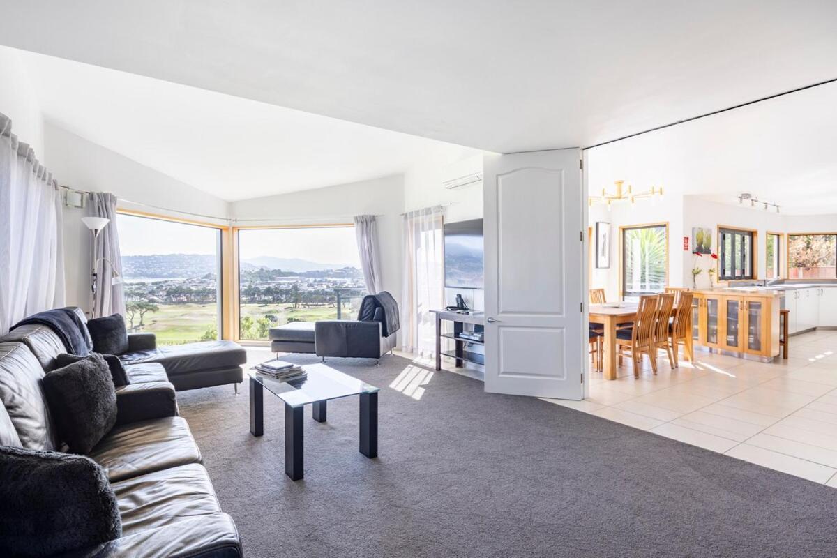 Spacious Modern Executive Holiday home Wellington