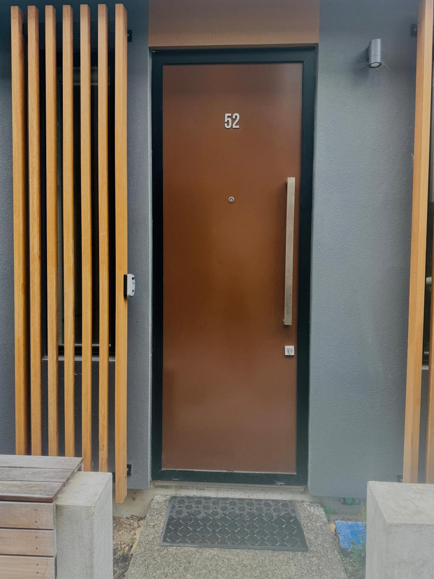 Stylish 2 Bedrooms Townhouse In With A Free Car Park Wellington