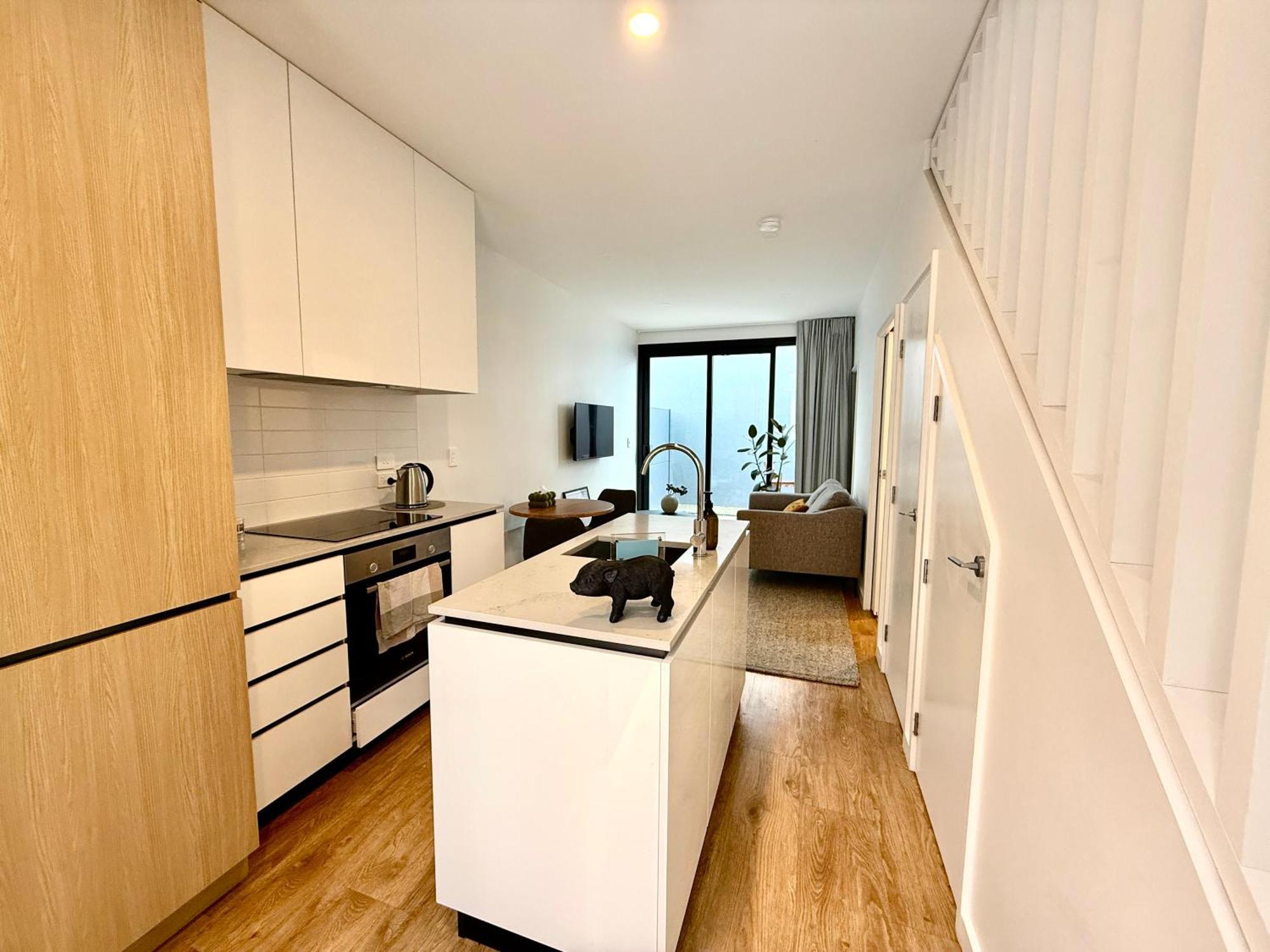 Stylish 2 Bedrooms Townhouse In With A Free Car Park Apartment Wellington