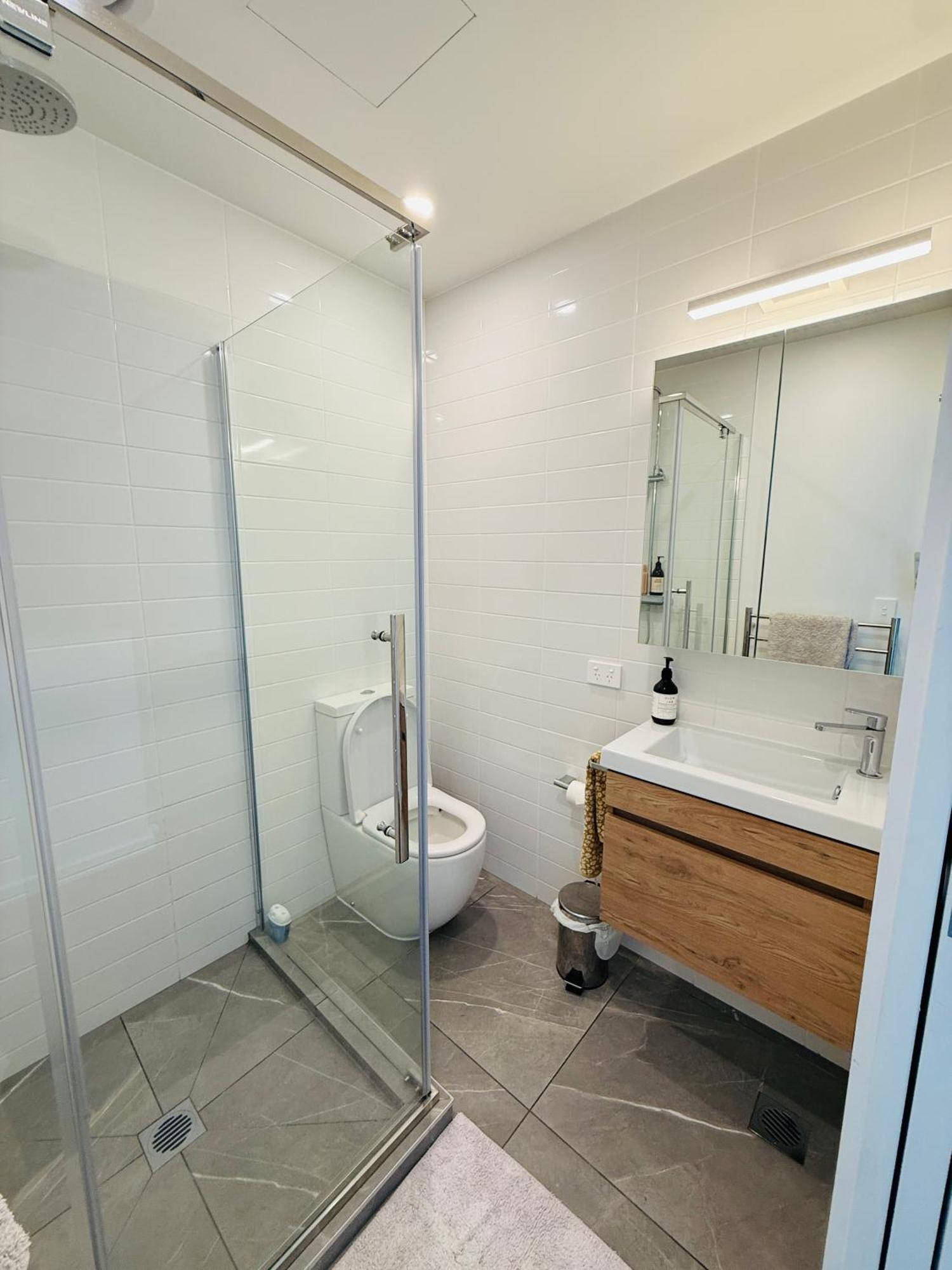 Stylish 2 Bedrooms Townhouse In With A Free Car Park * Wellington