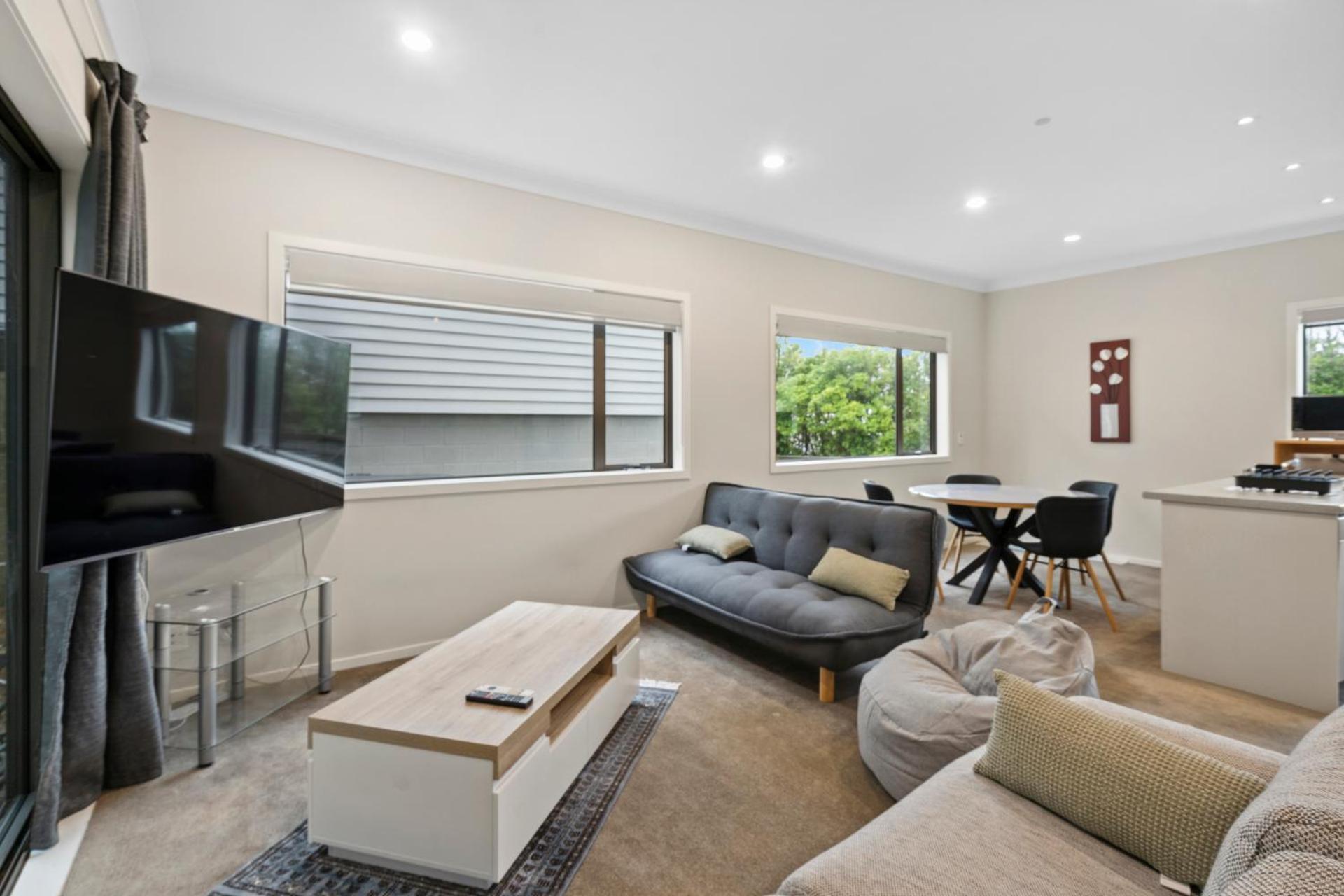 Urban Oasis - Johnsonville Holiday home