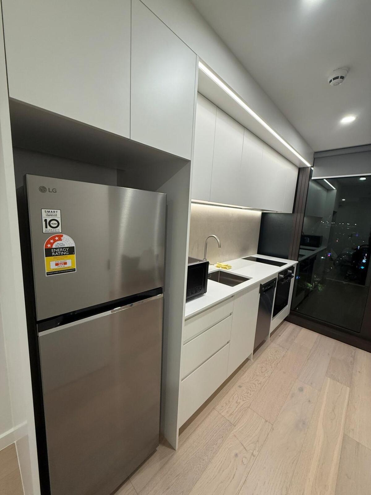 Sleek 1 Bedroom At Courtney Apartment