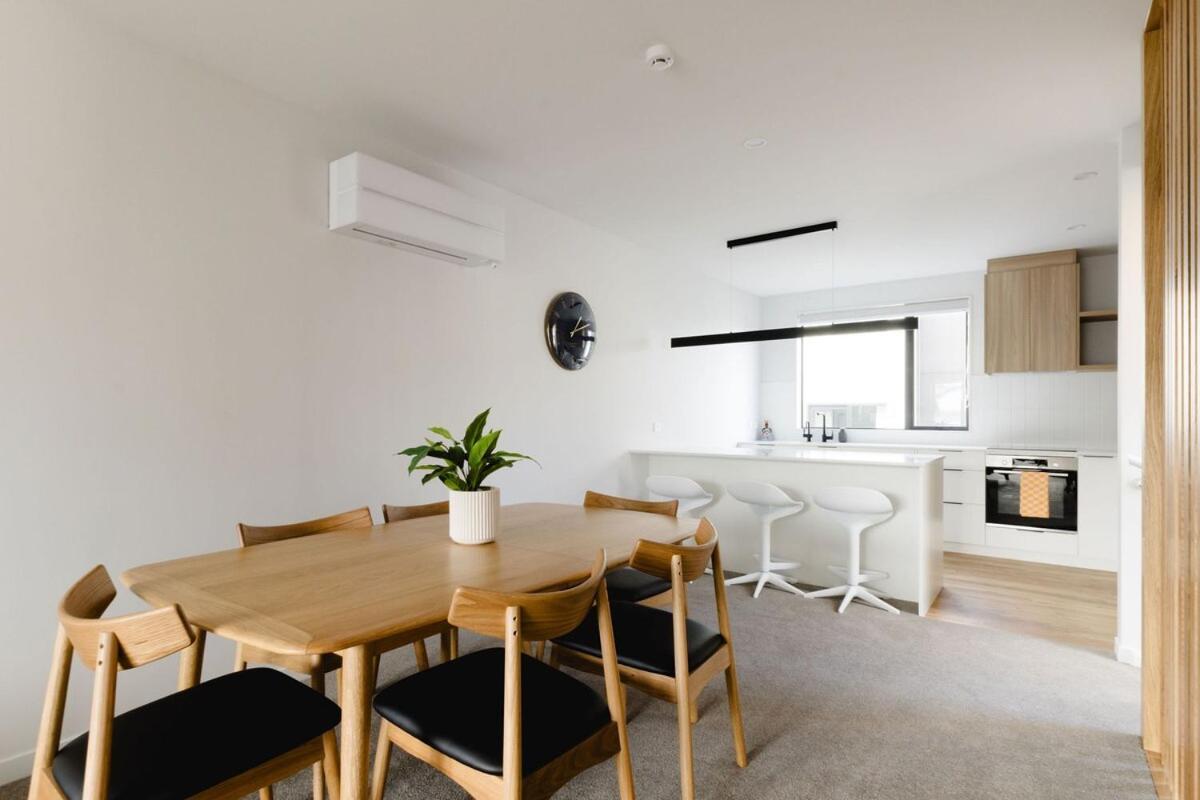 Luxe 3br, 2bath Townhouse W Private Garage In Cbd Apartment *