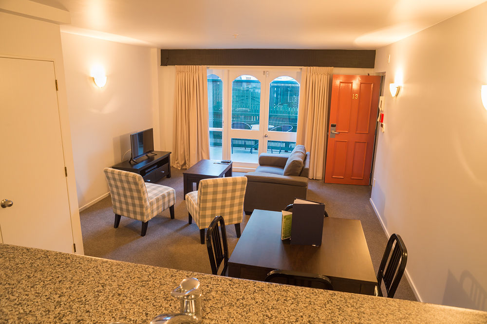 Willis Village 4*