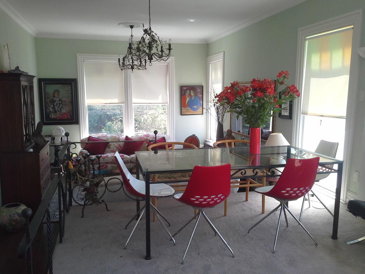 Bed & Breakfast On Hay Street By The Sea *