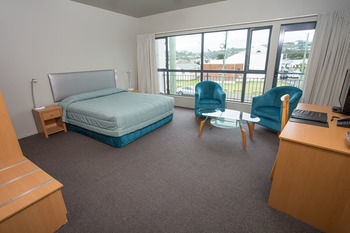Airport Motor Motel 4*