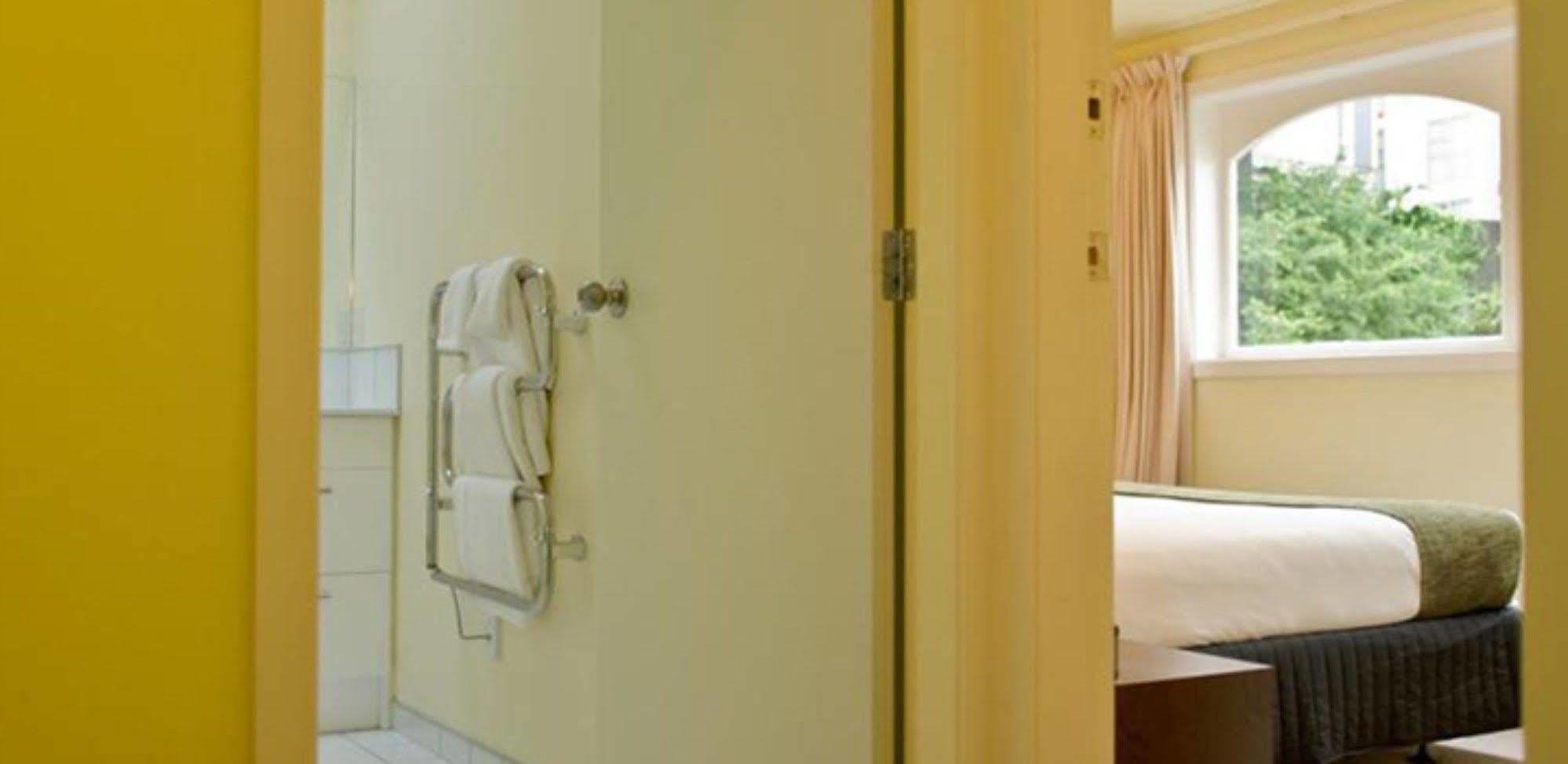 Willis Village Aparthotel 4*