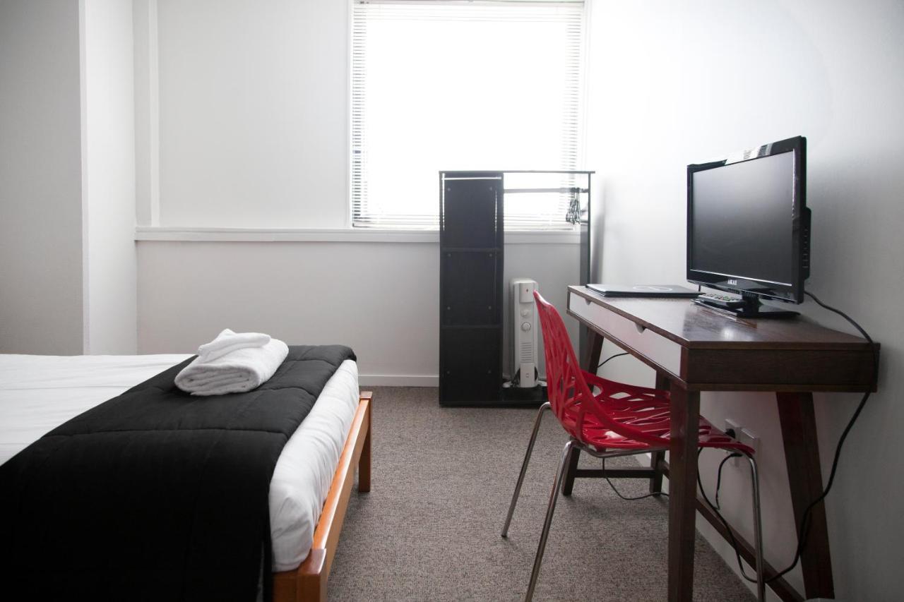 The Setup On Dixon - Albergue