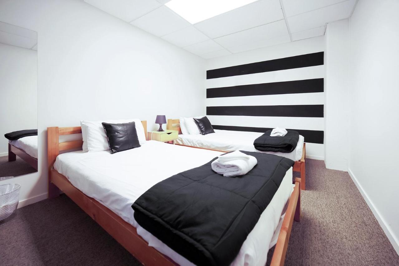 Albergue The Setup On Dixon -