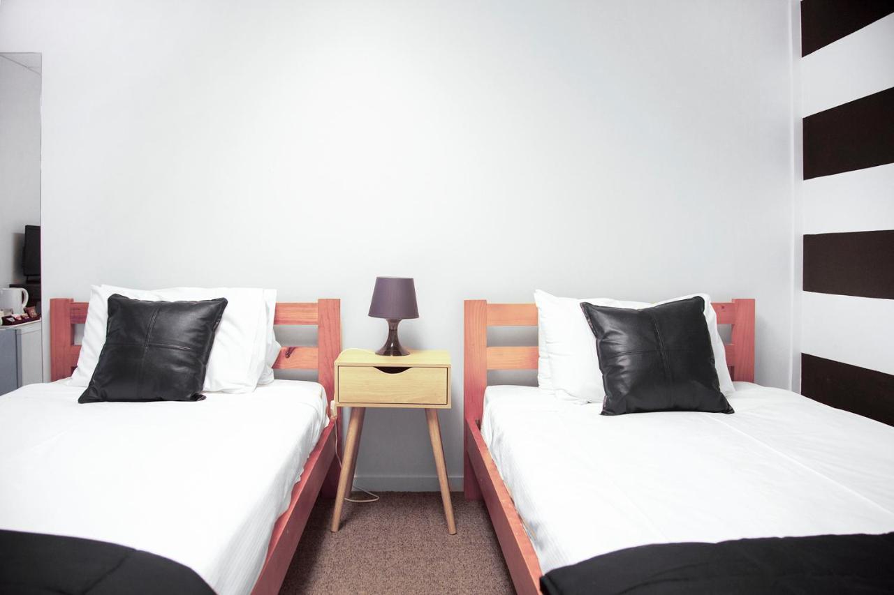Albergue The Setup On Dixon - *