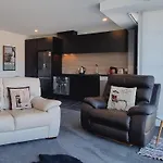 The Penthouse On Pinnacle - Sun Views & Parking