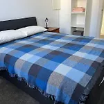 Sunny Apartment In Central Karori