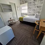 140 Ghuznee Hostel