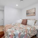 Hyde Lane Apt - Walk To Shops Cafes Attractions