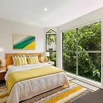 Terrace Townhouse - Prime Location & Free Parking!
