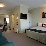 Spinnaker Motel