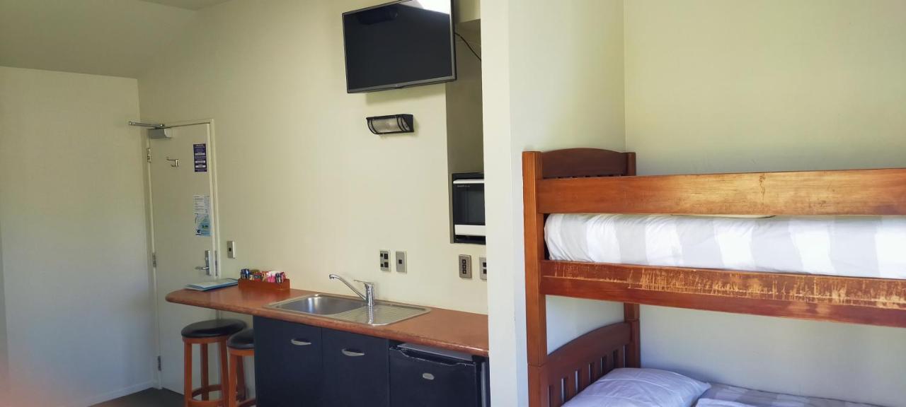 Airport Motel
