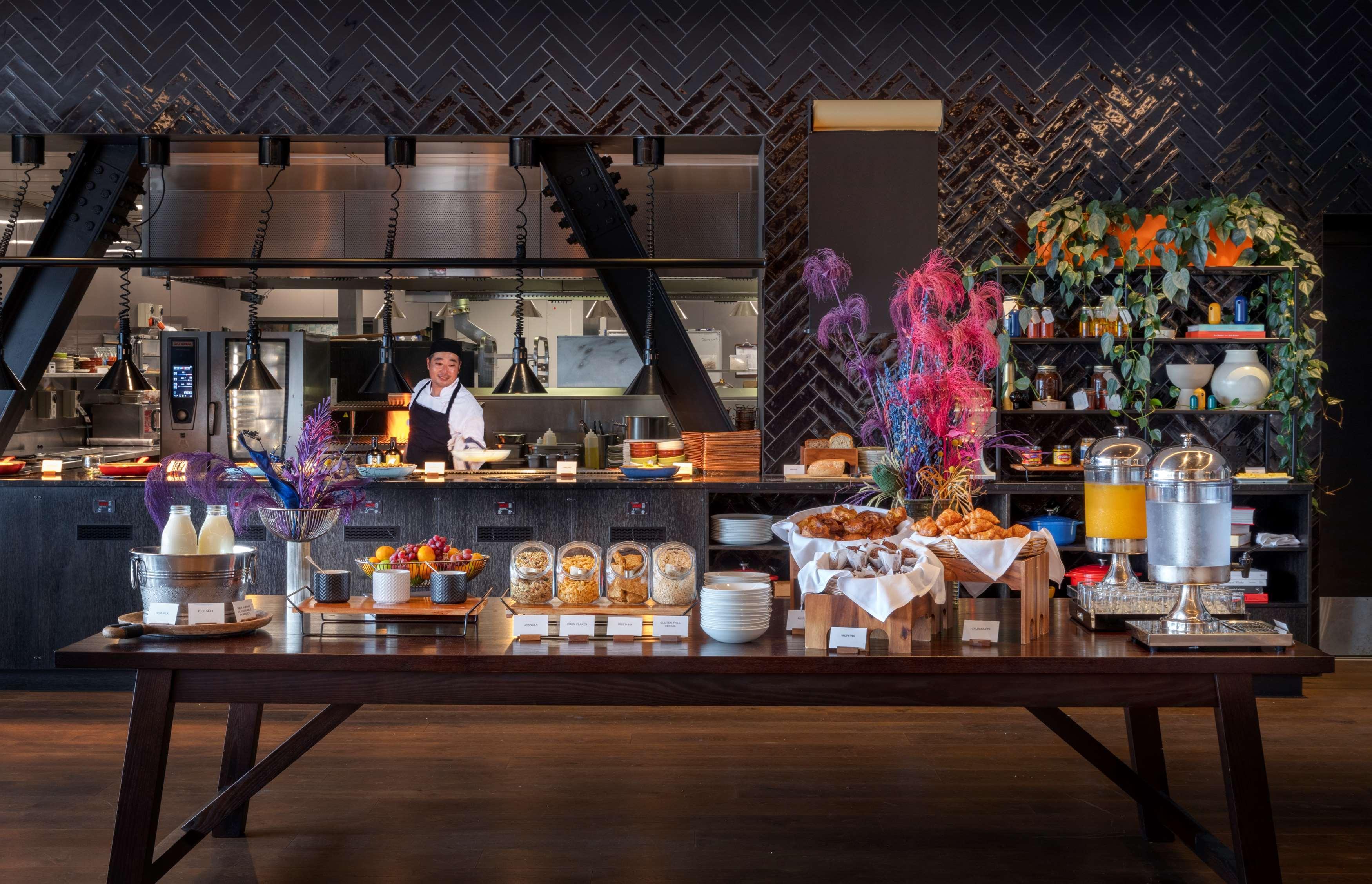 Rydges Airport Hotel 4*