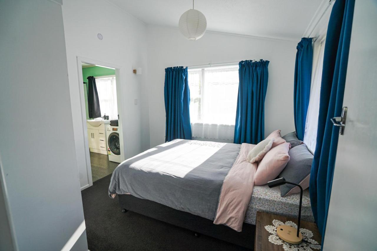 The Hidden Gem - Tranquility Close To Town Apartment Wellington