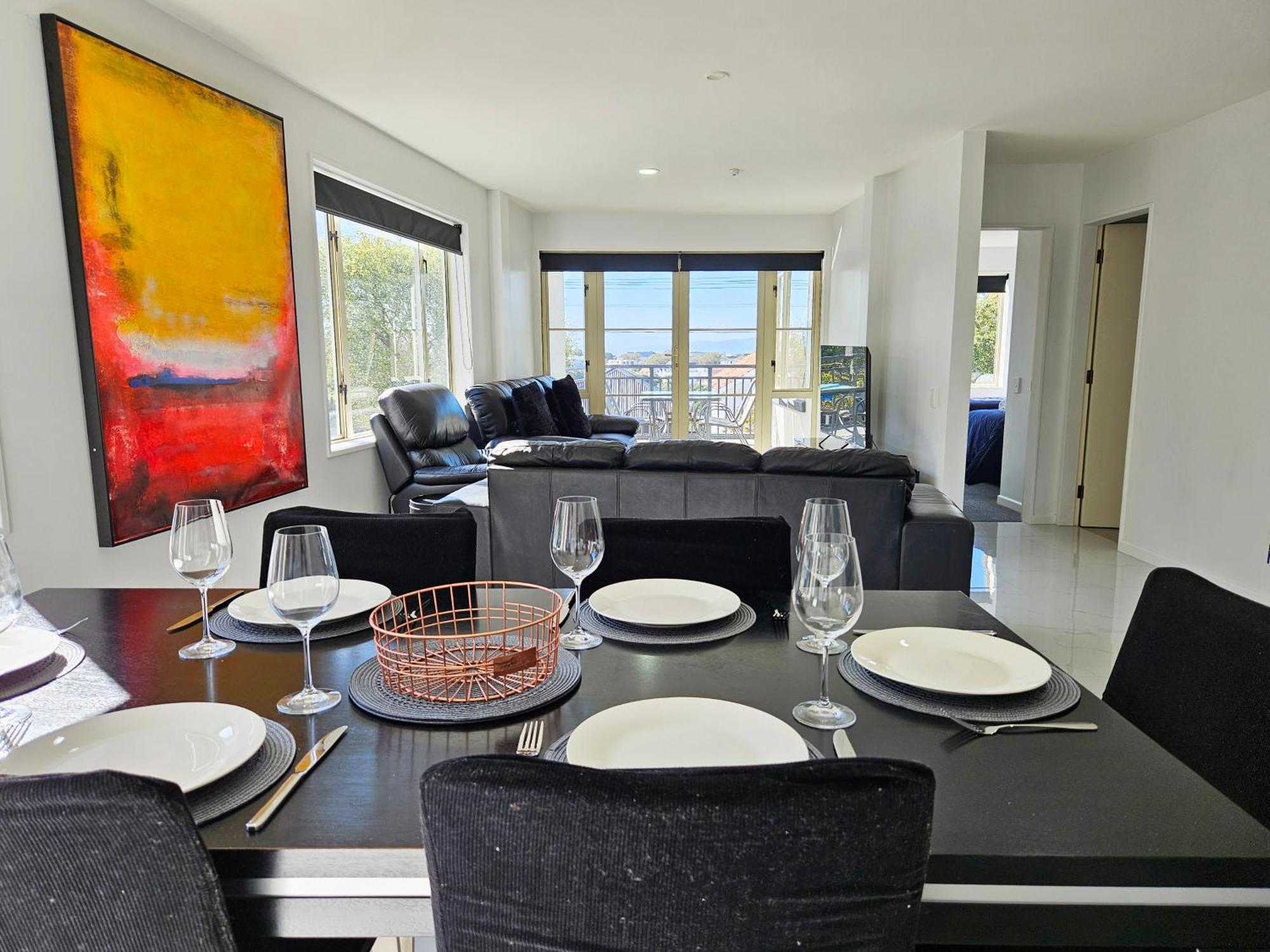 Light & Airy Heart Of Central Kelburn!