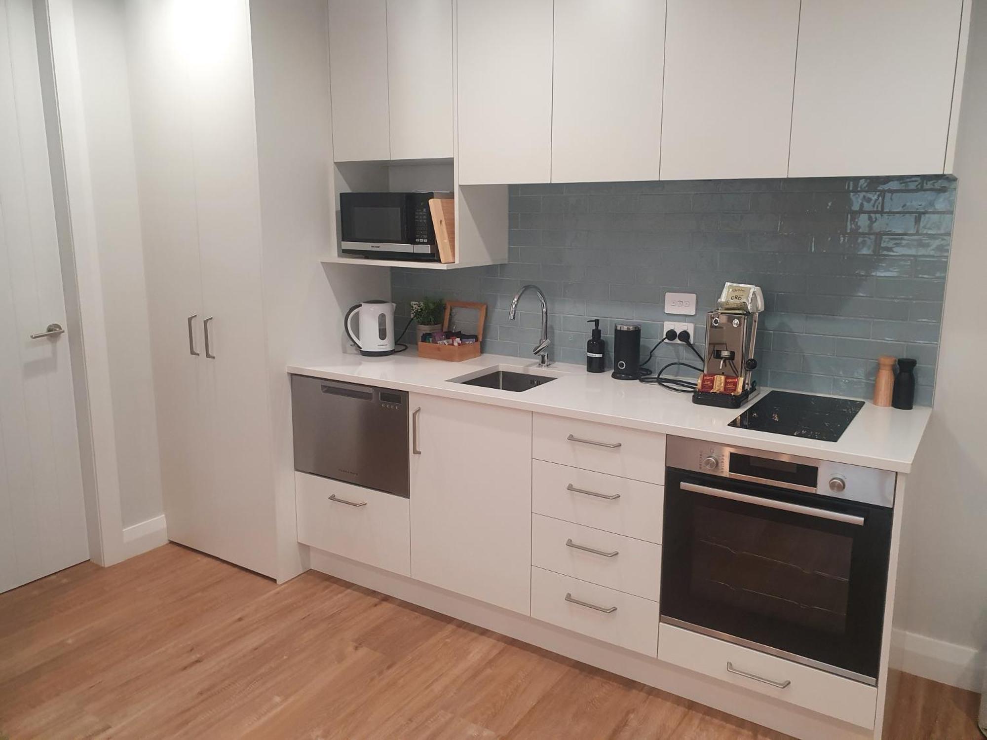 Apartment Newly Built 1 Bedroom Unit In Khandallah *