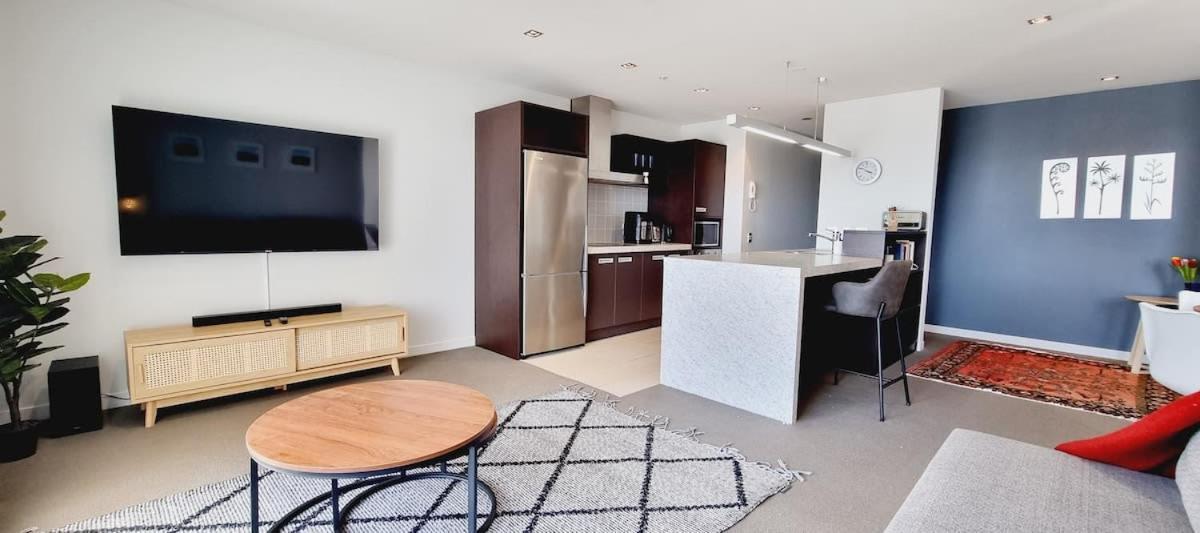 Modern W Free Parking Apartment