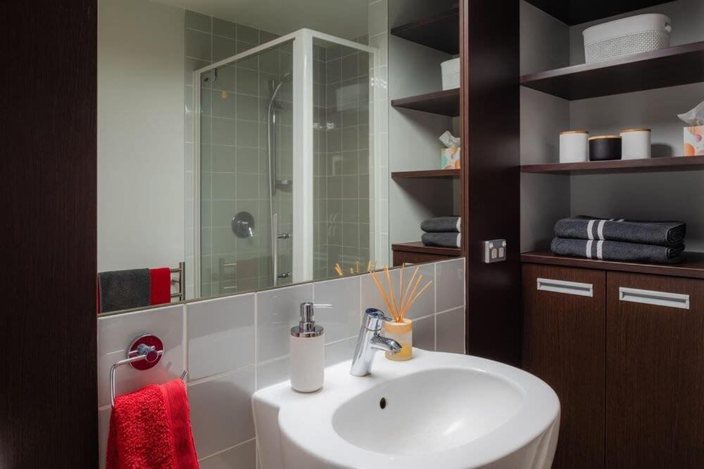 Apartment Modern W Free Parking *