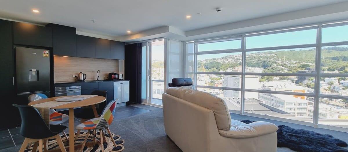 The Penthouse On Pinnacle - Sun Views & Parking Wellington