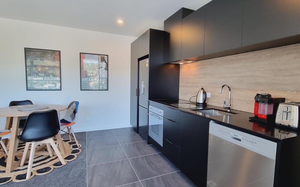 The Penthouse On Pinnacle - Sun Views & Parking Apartment Wellington