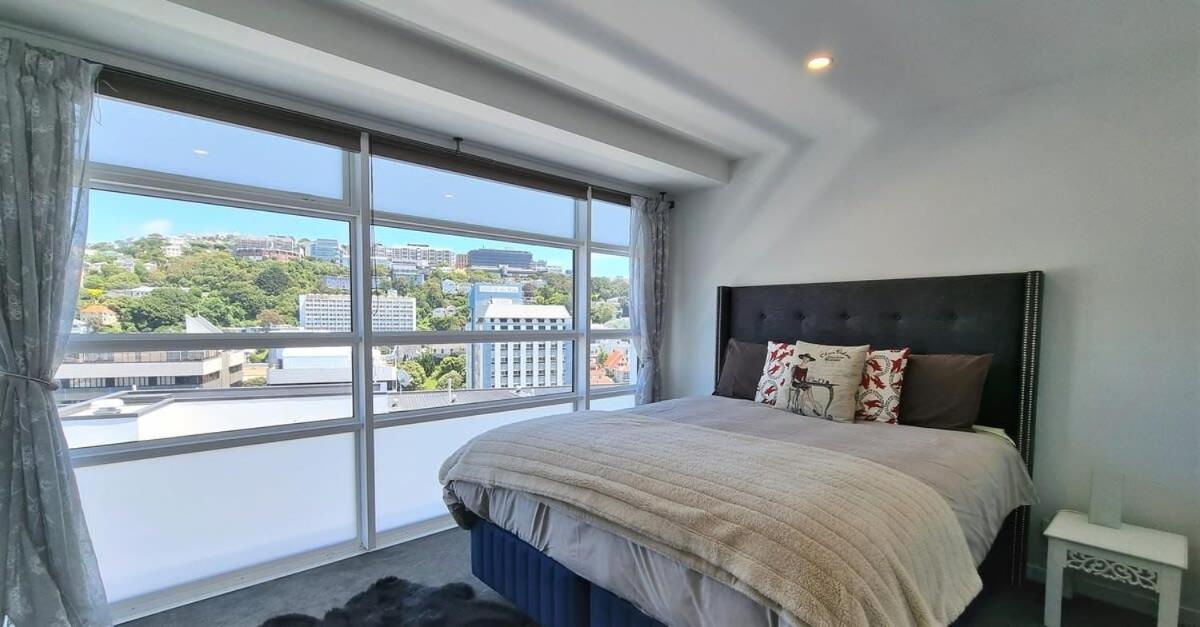 The Penthouse On Pinnacle - Sun Views & Parking Apartment Wellington