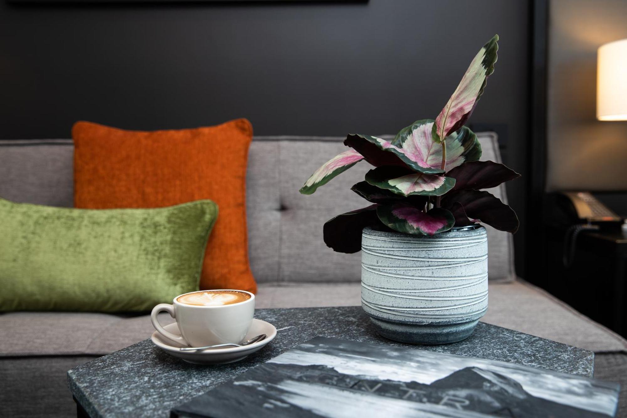 Hotel Rydges Airport 4*