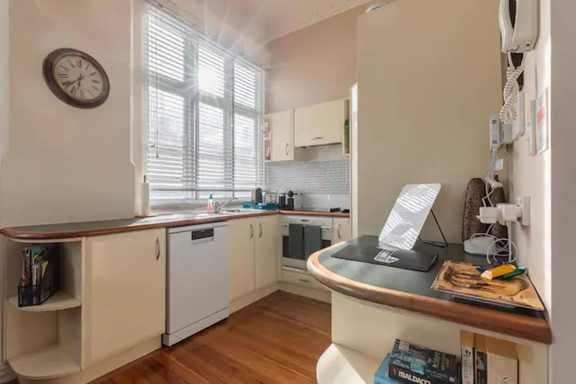 The Nest - And Sunny Loft Apartment Wellington