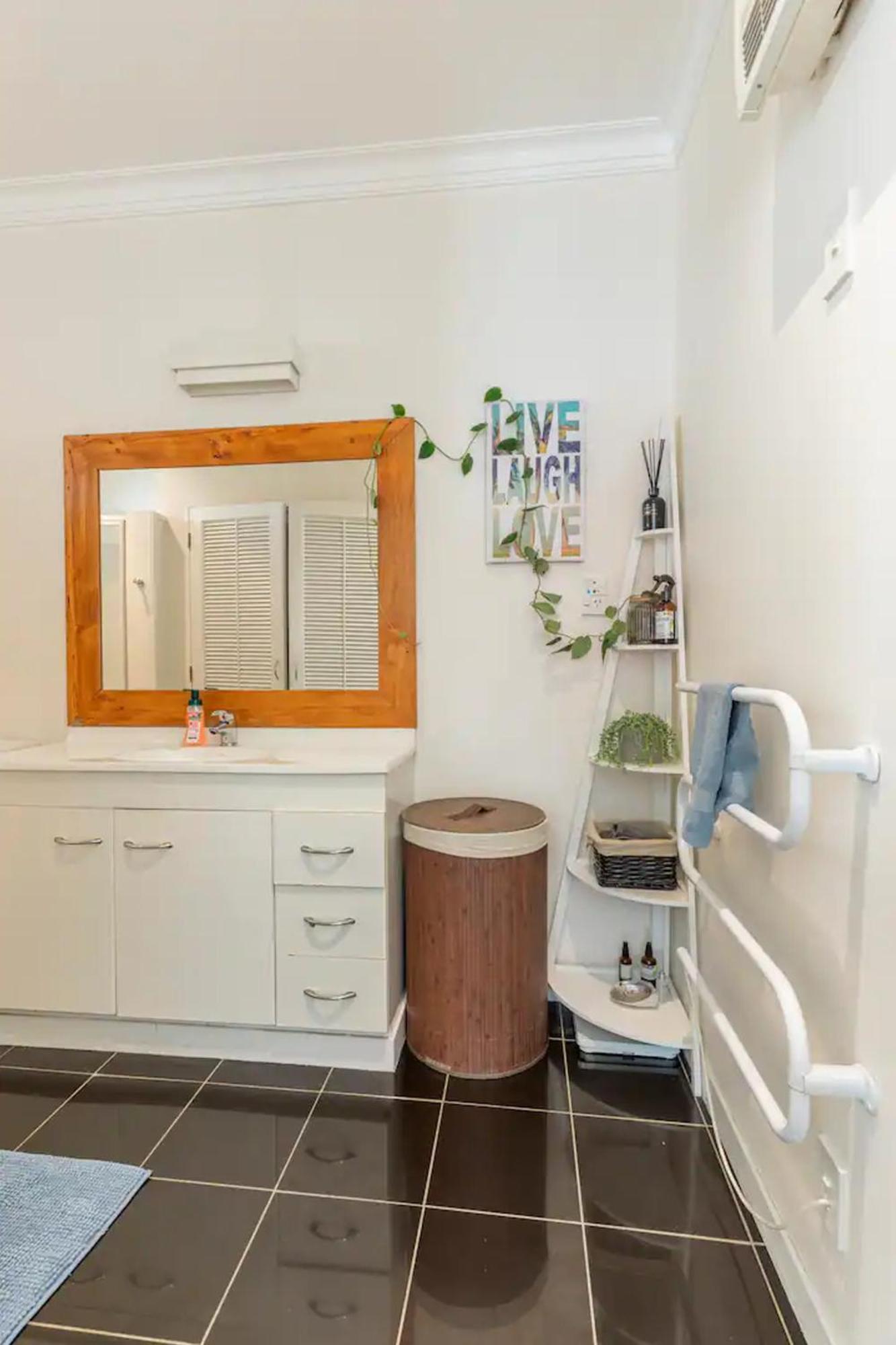 The Nest - And Sunny Loft Apartment Wellington
