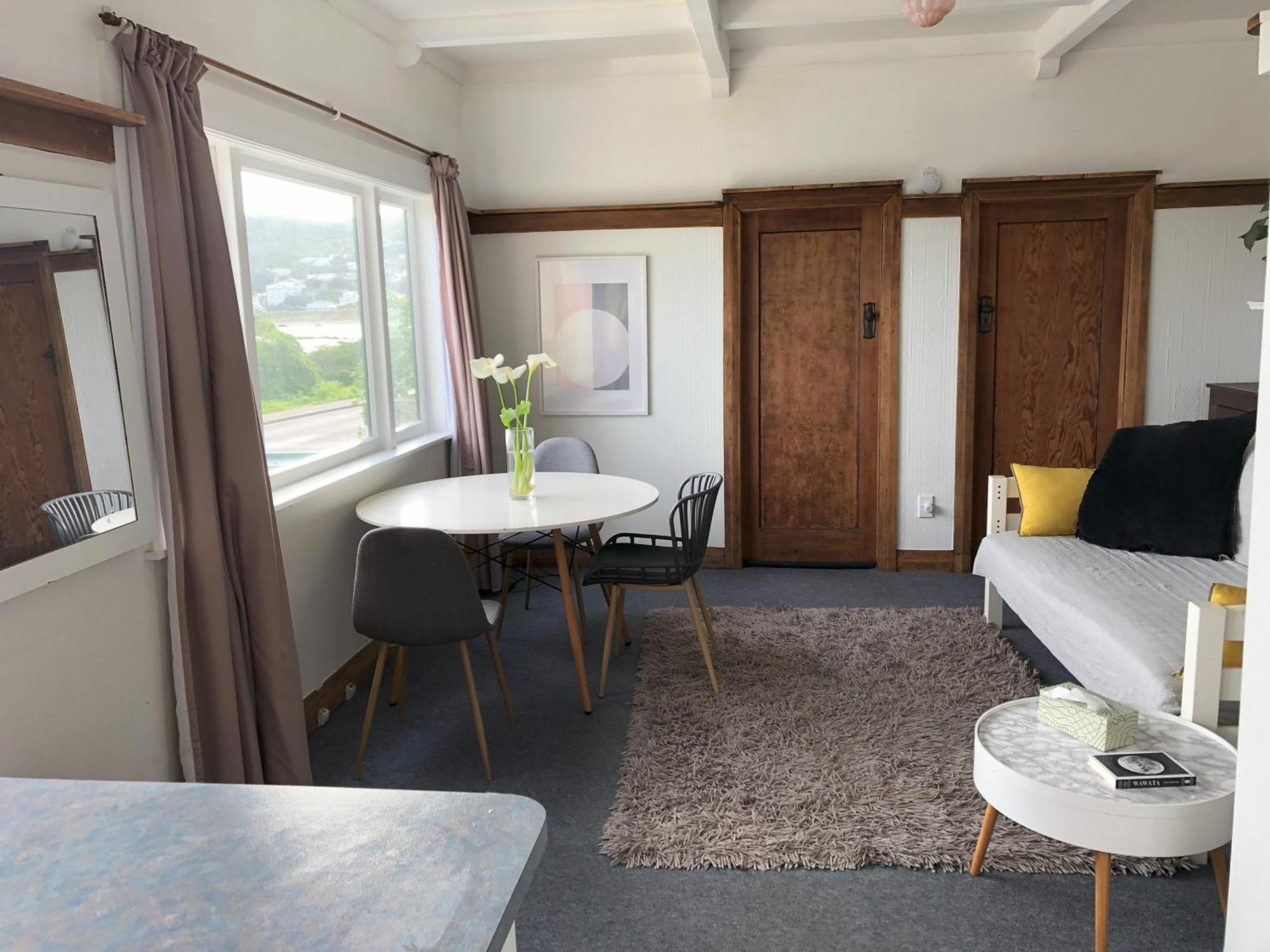 Seafront Haven In Island Bay With Deck, Outdoor Bath, And Parking * Wellington