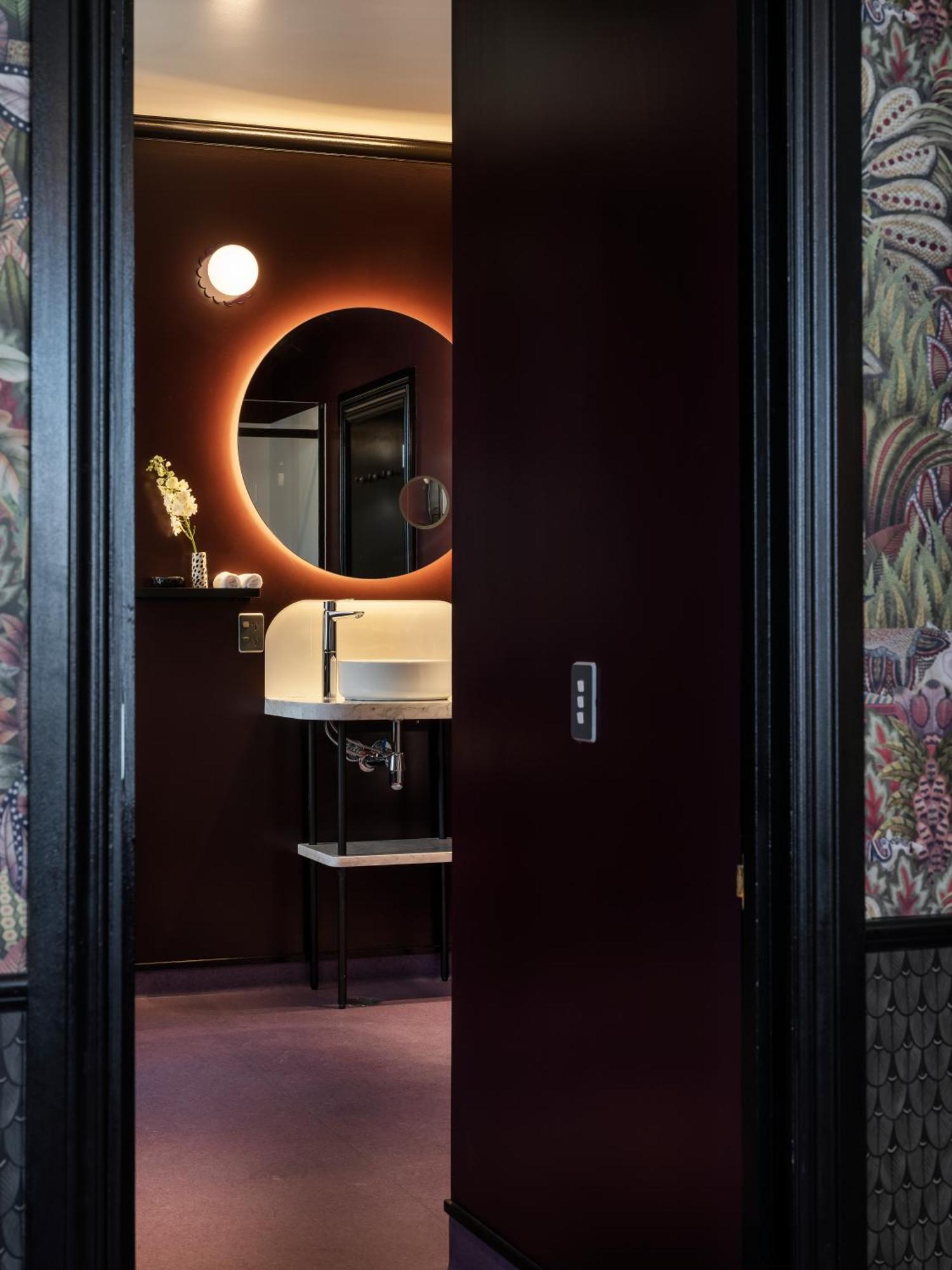 Naumi 4* Wellington
