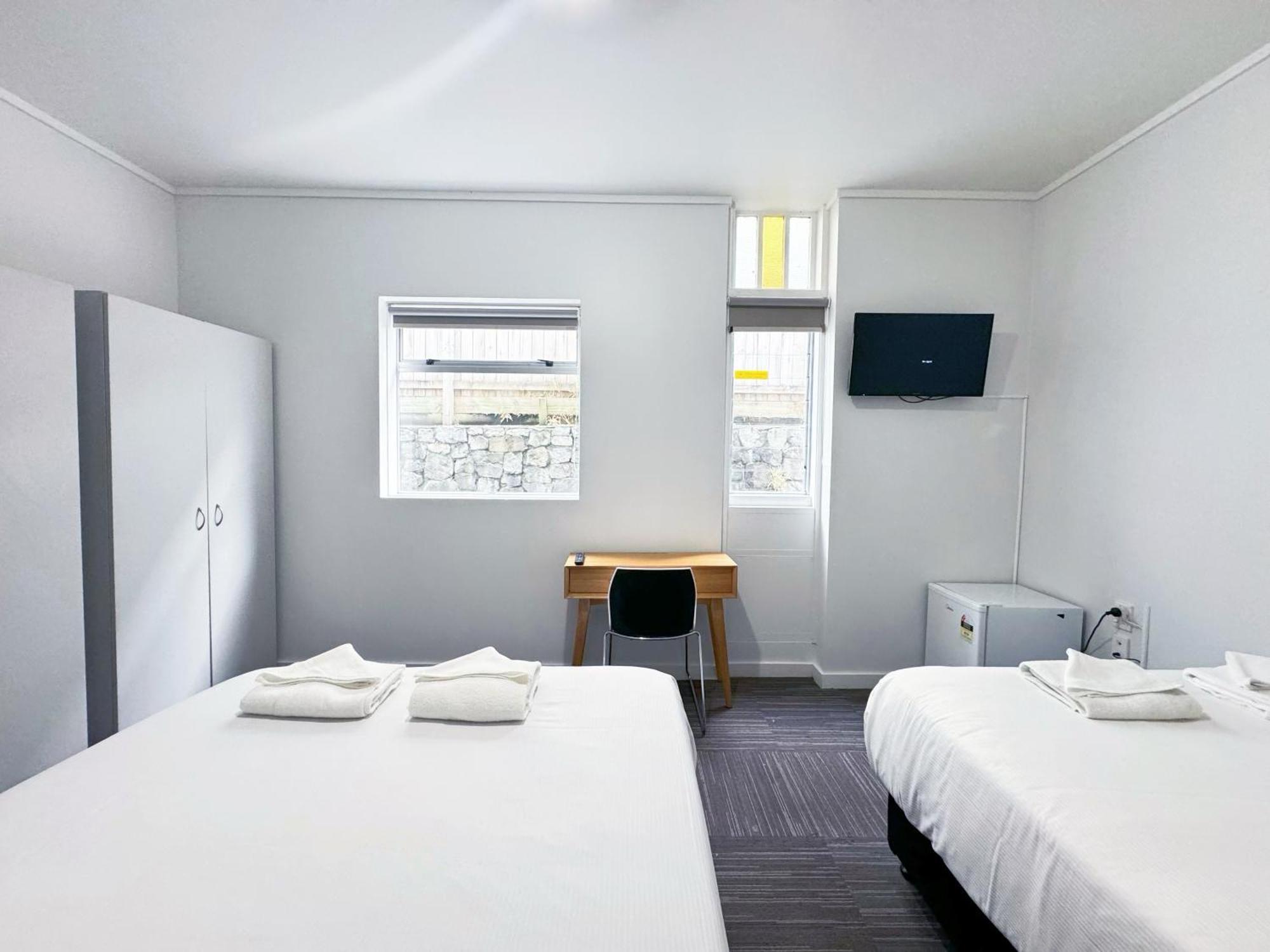 140 Ghuznee Hostel *