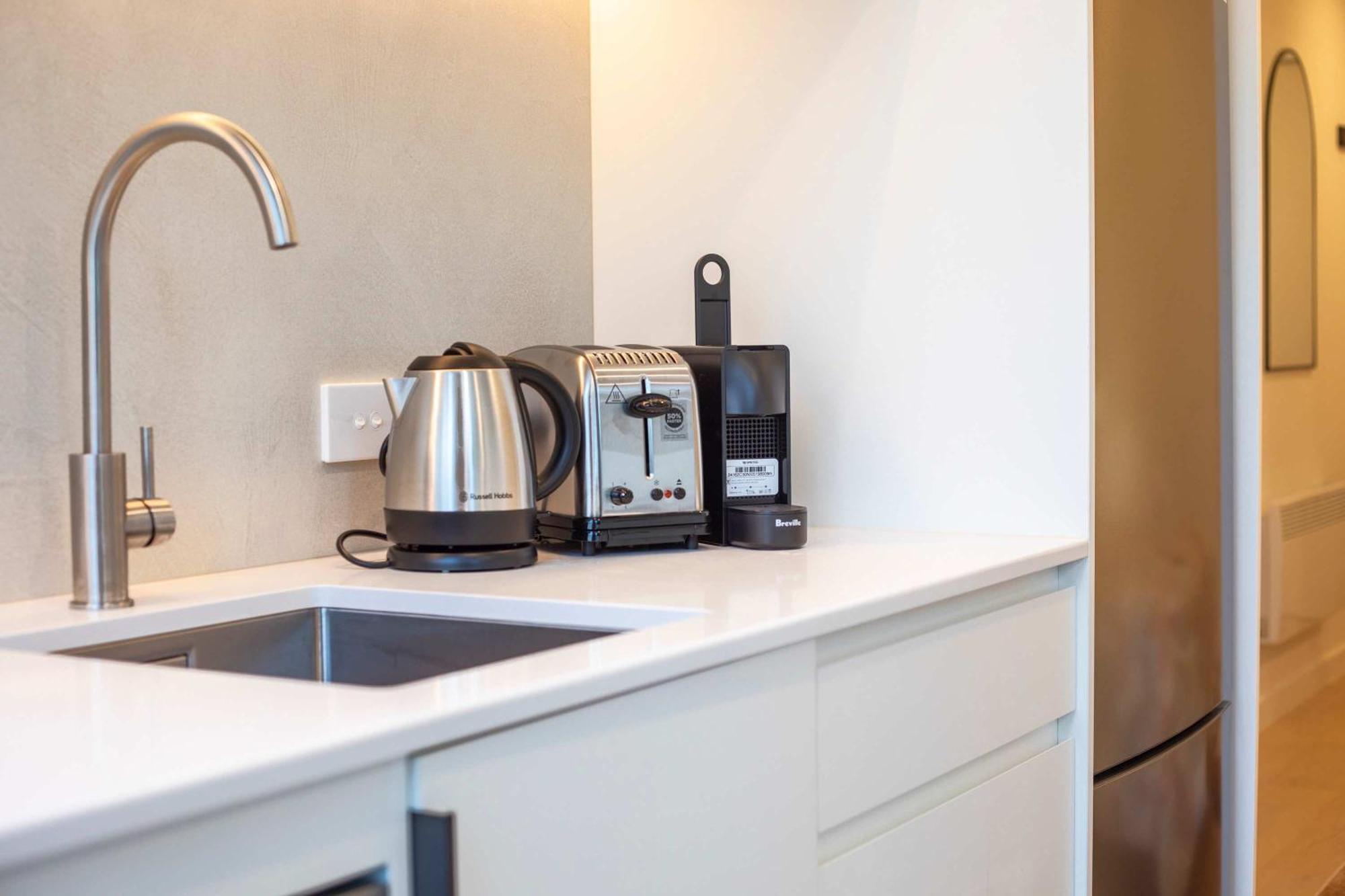 Hyde Lane - Walk To Shops Cafes Attractions Apartment *