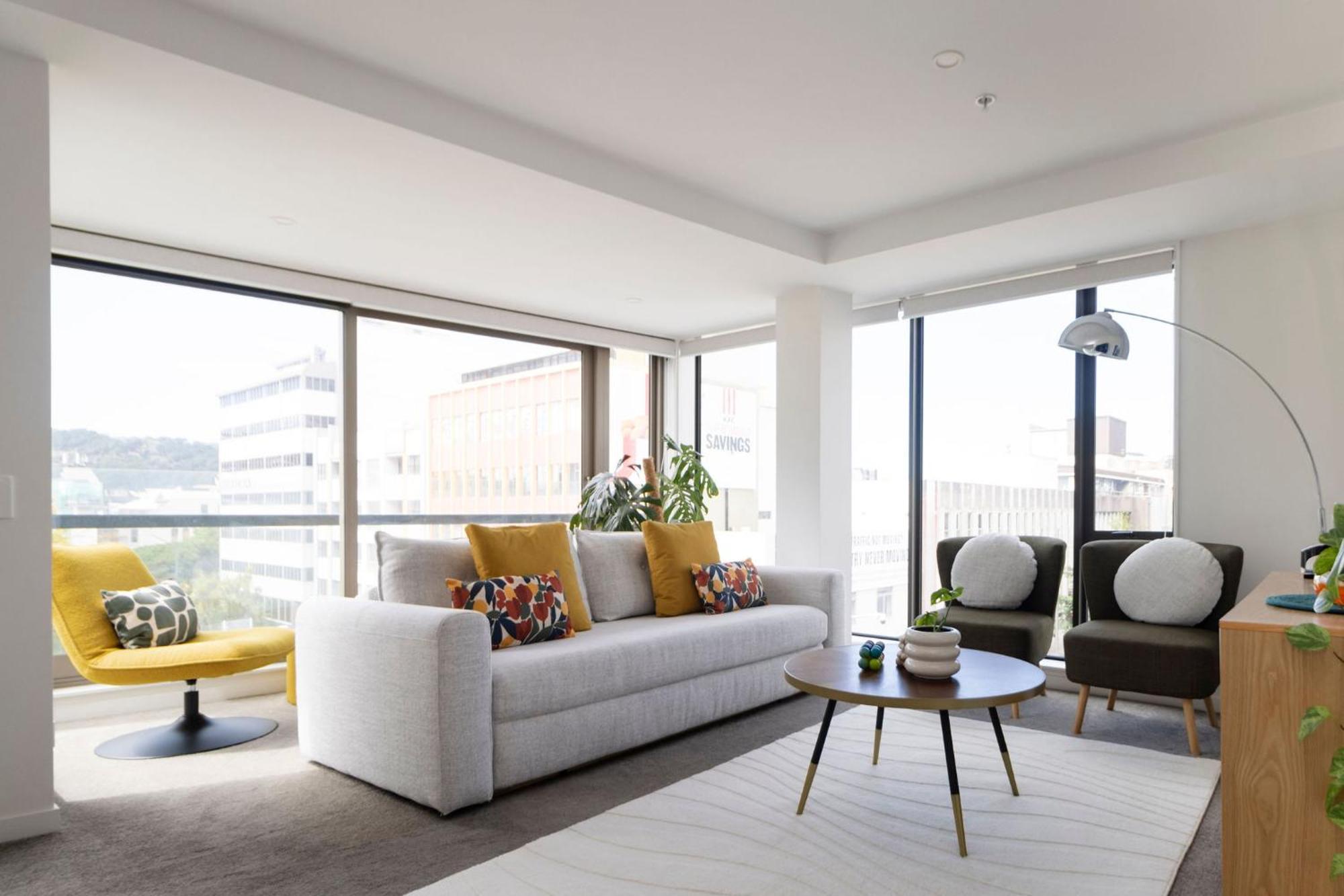 Comfort Meets Flexibility In 2-4-1 Apartment