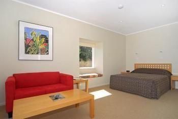 Spinnaker Motel 4*