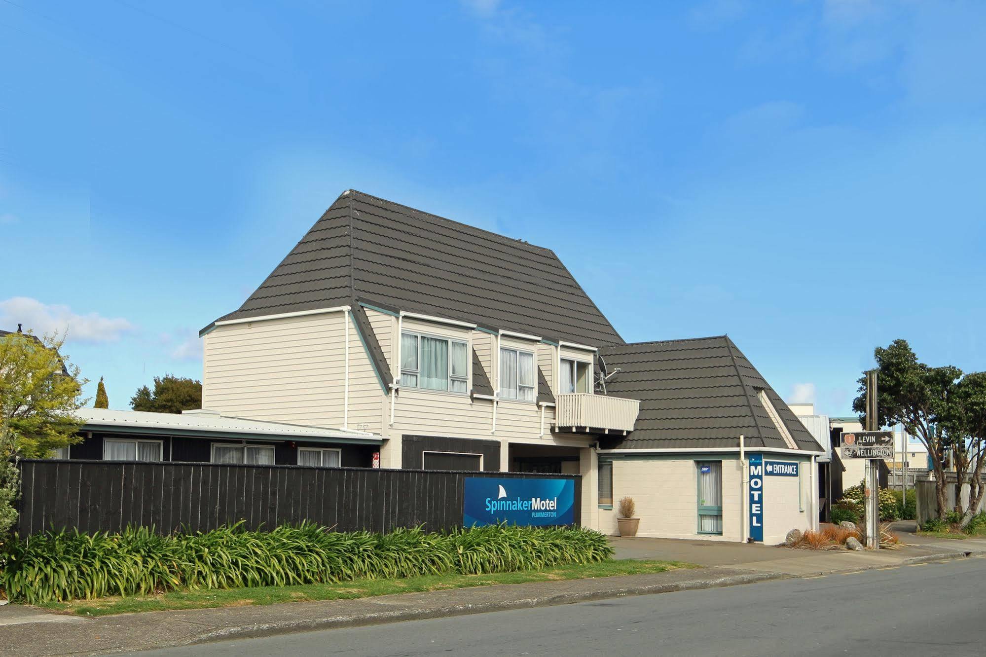 Spinnaker Motel 4*