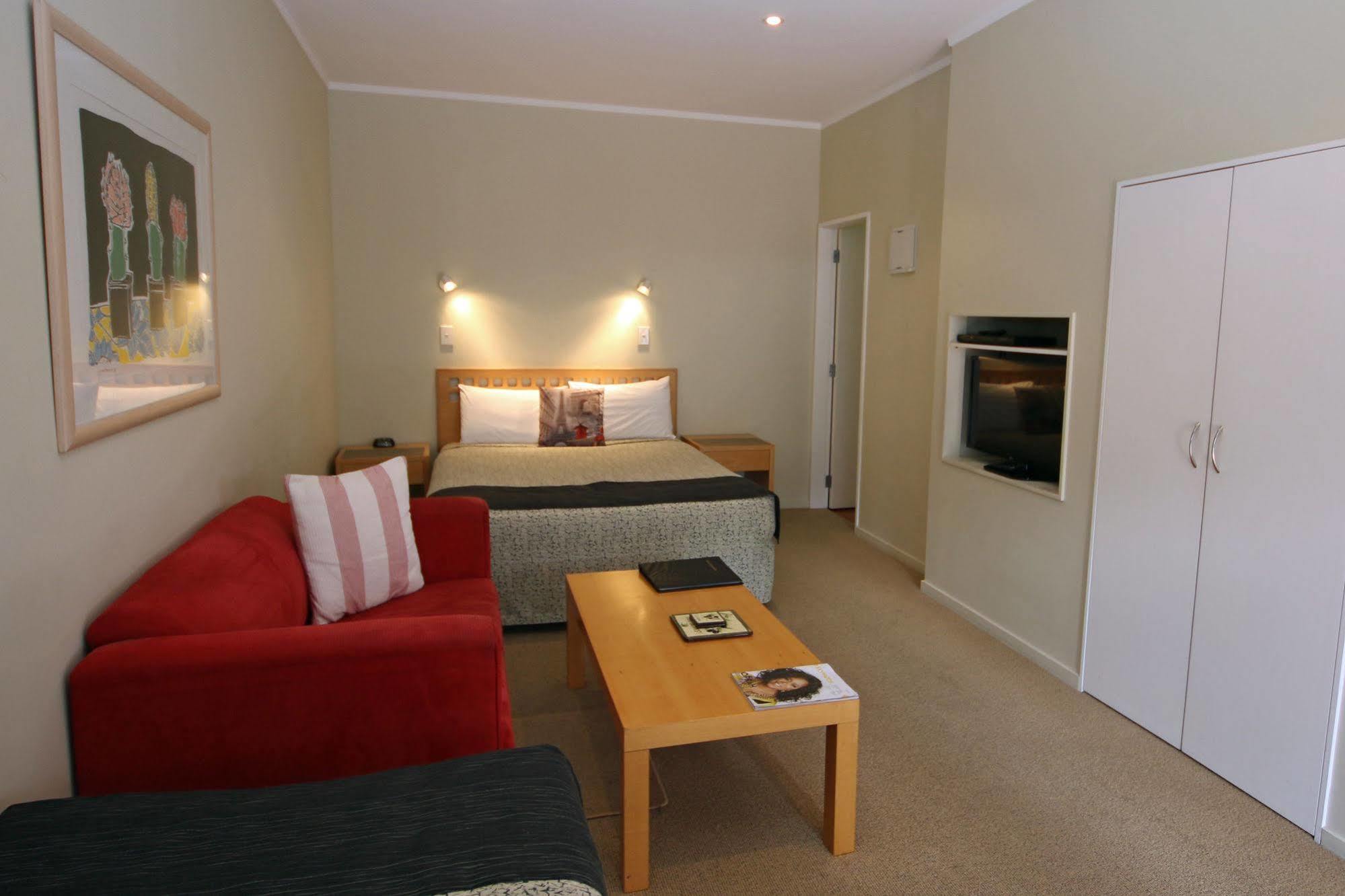 Spinnaker Motel