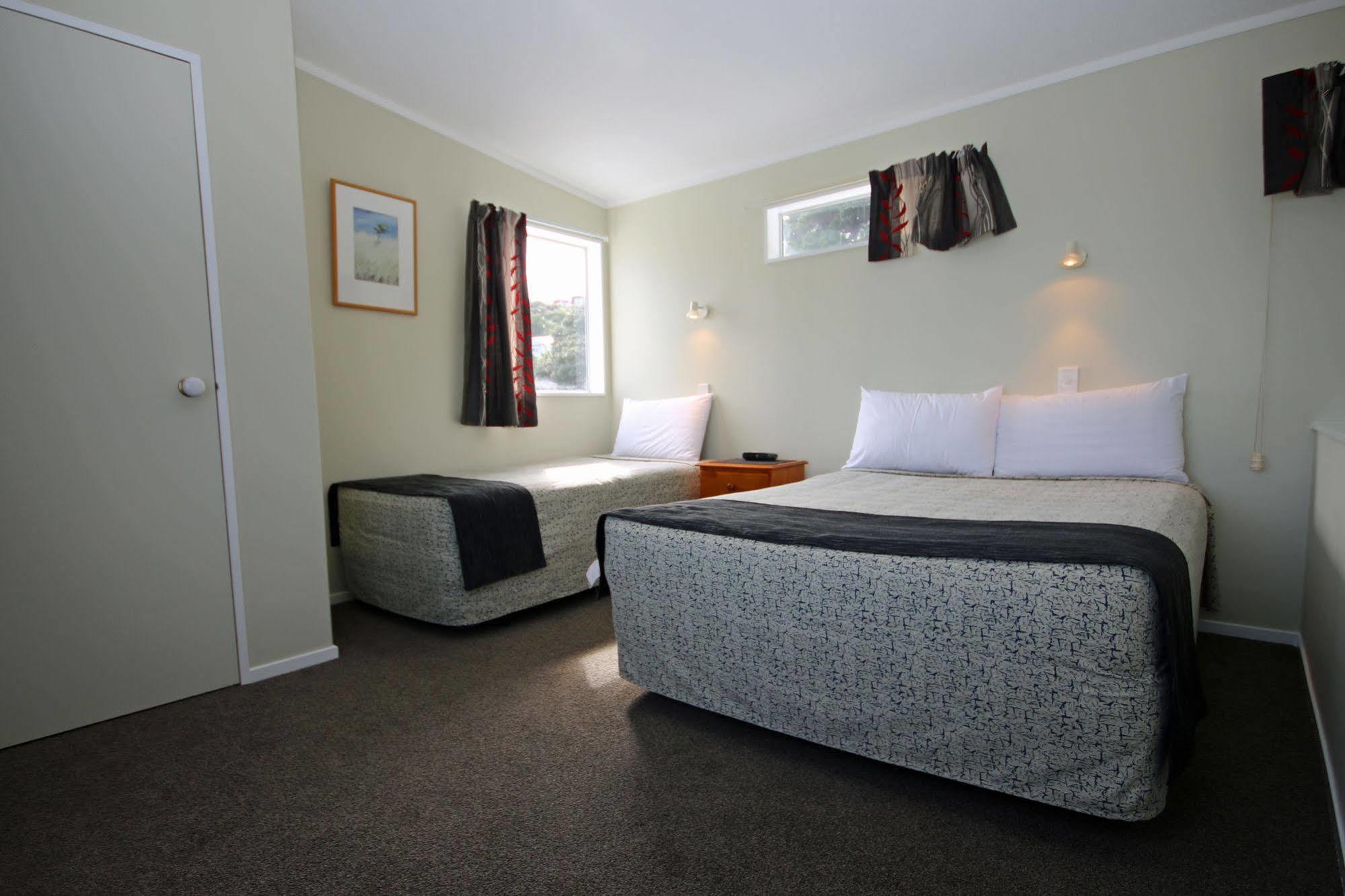 Spinnaker Motel