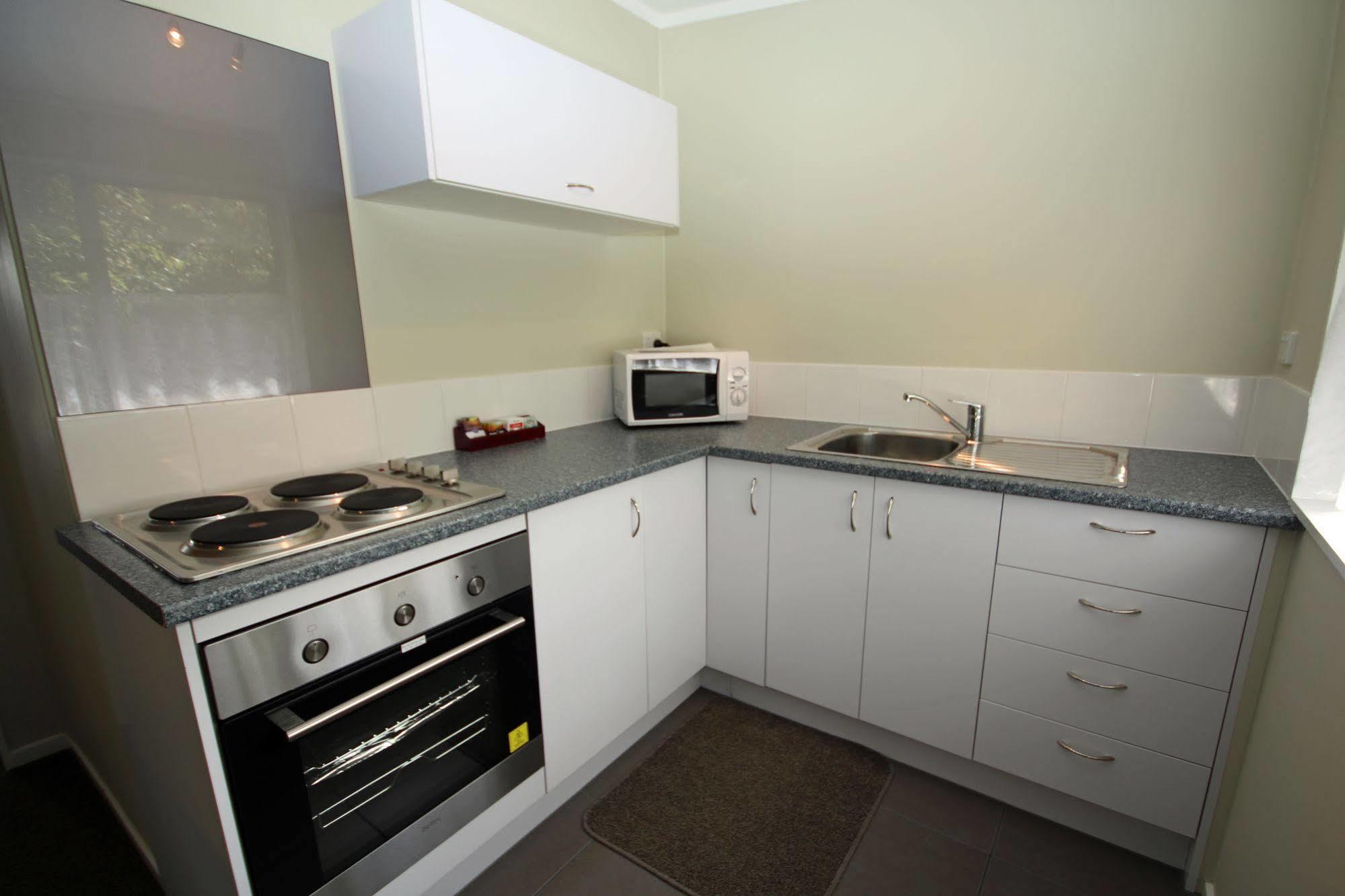 Spinnaker Motel 4*