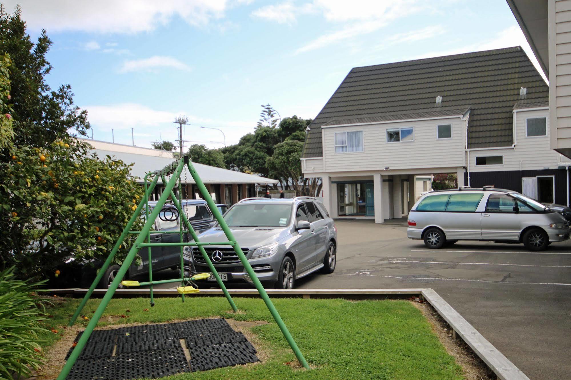Spinnaker Motel 4*