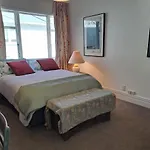 B And B On Hay Street By The Sea