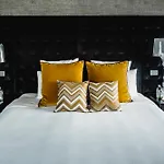 The Residence Suite At Bolton Hotel