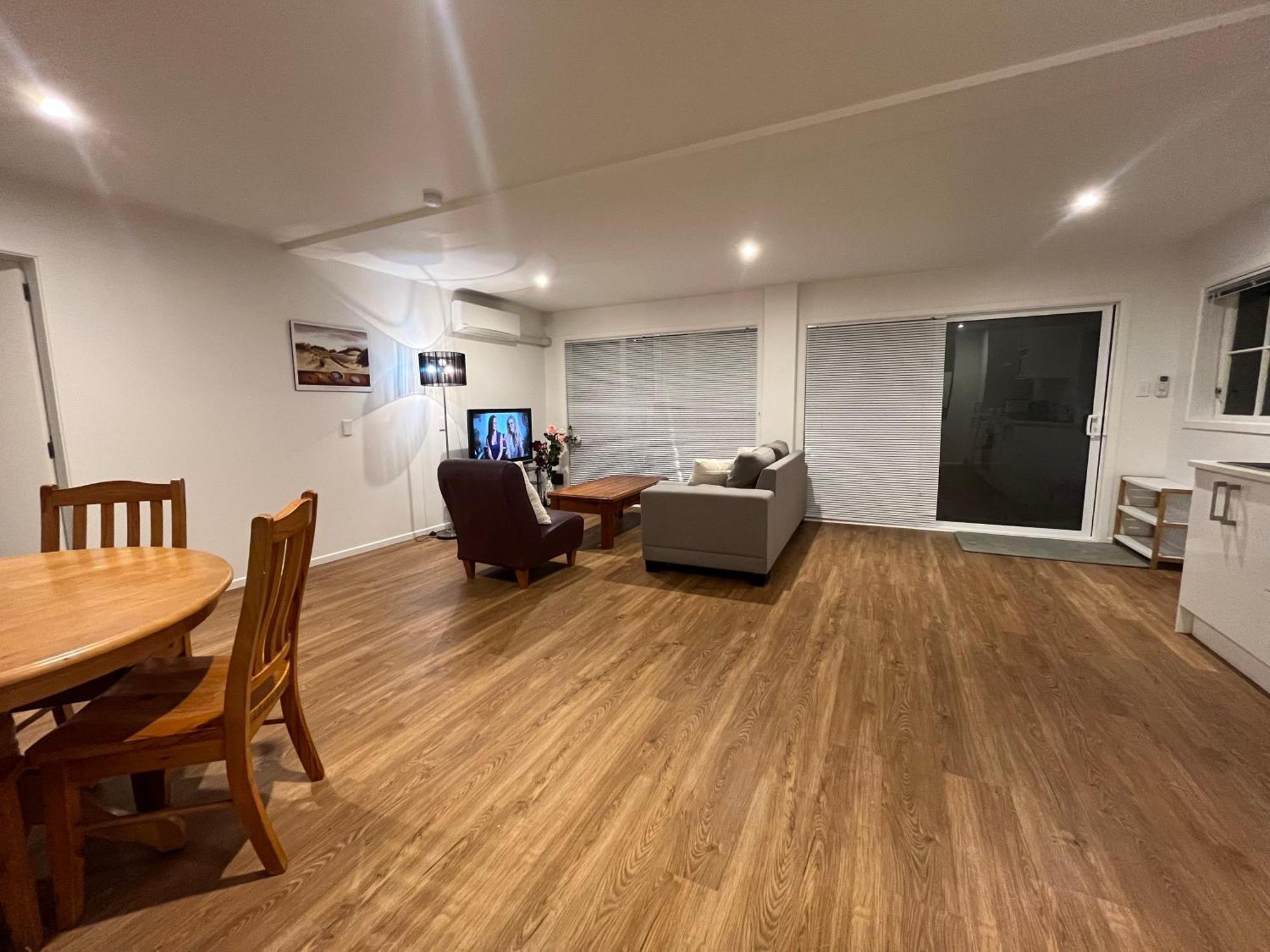 Stylish Modern Flat With Parking Near Station Apartment *