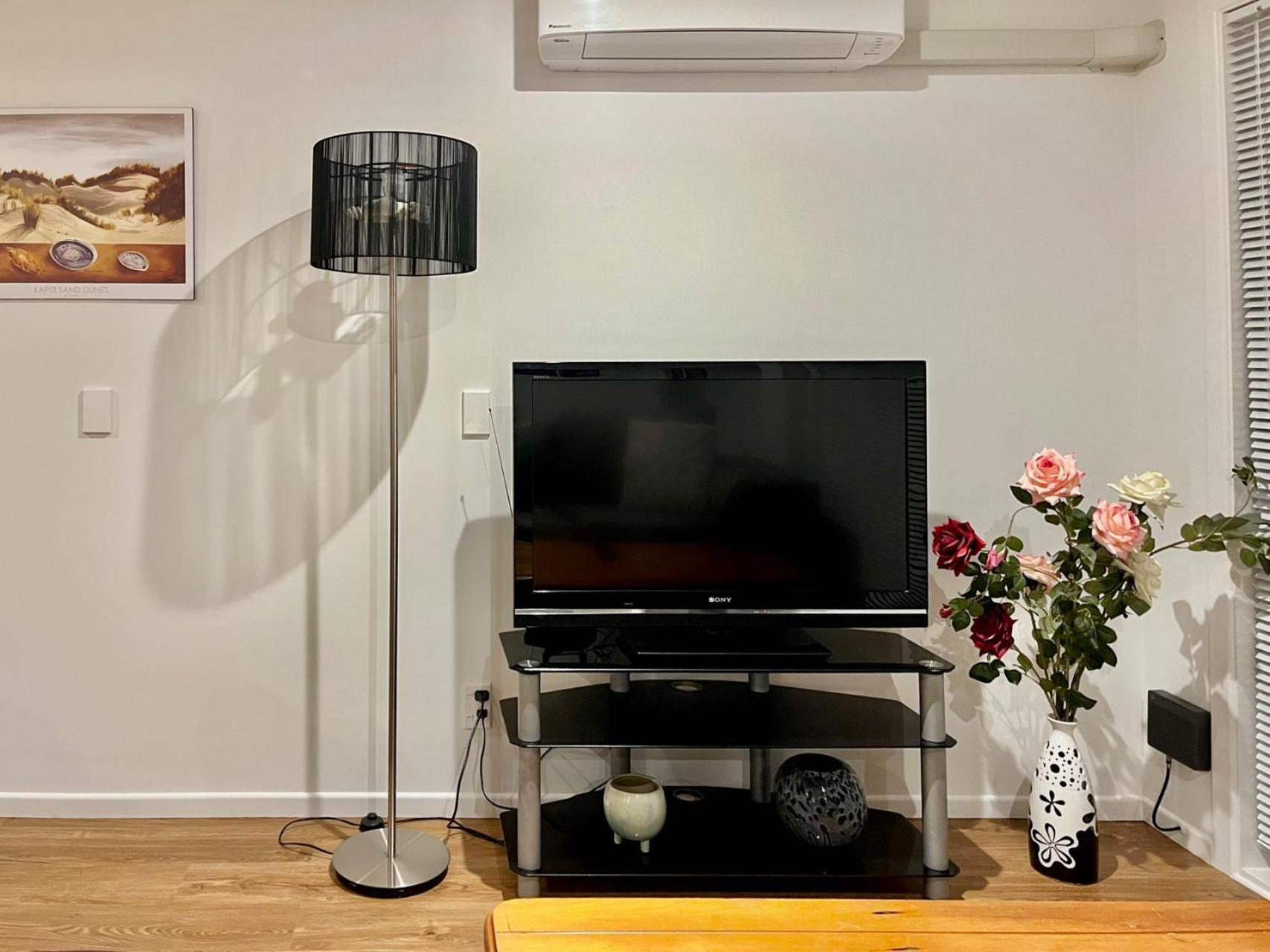 Apartment Stylish Modern Flat With Parking Near Station *